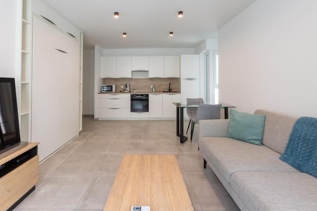 Superbe Appartement Avec Parking Malmedy Exterior photo